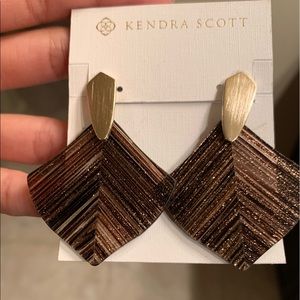 NWT Kendra Scott Astoria Earrings